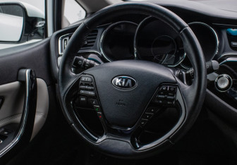 Подержанный автомобиль Kia Ceed Hatchback 2017 года (15 фото)