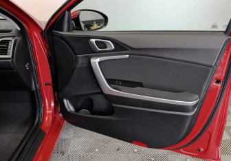 Подержанный автомобиль Kia Ceed Hatchback 2022 года (23 фото)