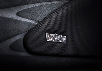 Подержанный автомобиль Lexus RX 2024 года (21 фото)