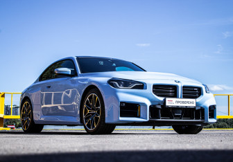 Подержанный автомобиль BMW M2 2023 года (3 фото)