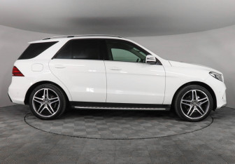 Подержанный автомобиль Mercedes-Benz GLE 2016 года (4 фото)