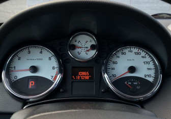 Подержанный автомобиль Peugeot 207 Hatchback 2009 года (20 фото)