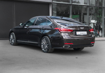Подержанный автомобиль Hyundai Genesis 2015 года (6 фото)