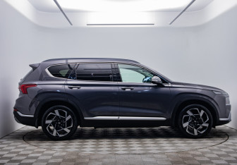 Подержанный автомобиль Hyundai Santa Fe 2022 года (4 фото)