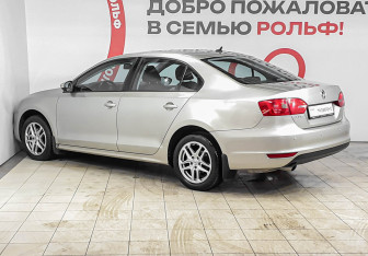 Подержанный автомобиль Volkswagen Jetta Sedan 2012 года (6 фото)