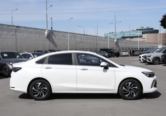 Подержанный автомобиль BAIC U5 Plus 2023 года (4 фото)