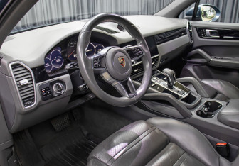 Подержанный автомобиль Porsche Cayenne 2019 года (16 фото)