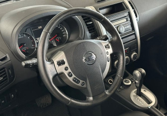 Подержанный автомобиль Nissan X-Trail 2011 года (12 фото)