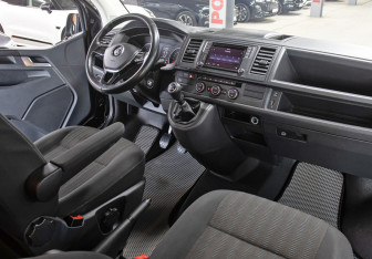 Подержанный автомобиль Volkswagen Caravelle 2017 года (11 фото)