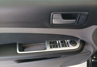 Подержанный автомобиль Ford Focus Sedan 2009 года (13 фото)