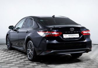 Подержанный автомобиль Toyota Camry Sedan 2021 года (7 фото)