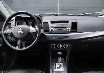 Подержанный автомобиль Mitsubishi Lancer Sedan 2008 года (10 фото)