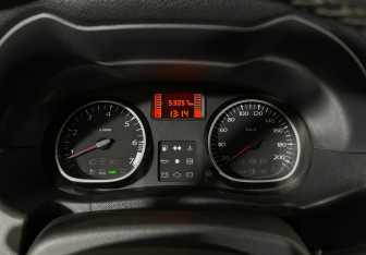 Подержанный автомобиль Renault Duster 2012 года (11 фото)