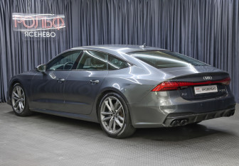 Подержанный автомобиль Audi A7 2018 года (7 фото)