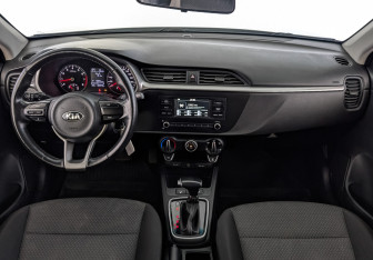 Подержанный автомобиль Kia Rio Hatchback 2021 года (13 фото)