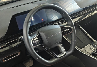 Подержанный автомобиль Omoda C5 2023 года (12 фото)