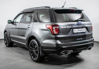 Подержанный автомобиль Ford Explorer 2018 года (7 фото)