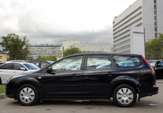Подержанный автомобиль Ford Focus Wagon 2006 года (6 фото)