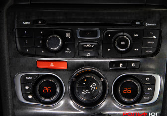 Подержанный автомобиль Citroen C4 Sedan 2013 года (13 фото)