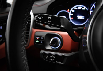 Подержанный автомобиль Porsche Cayenne 2021 года (12 фото)