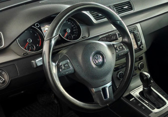 Подержанный автомобиль Volkswagen Passat Sedan 2012 года (12 фото)
