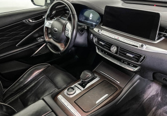 Подержанный автомобиль Kia K900 2019 года (9 фото)