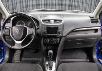 Подержанный автомобиль Suzuki Swift Hatchback 2011 года (14 фото)