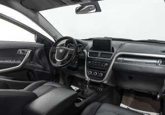 Подержанный автомобиль FAW Besturn X80 2019 года (6 фото)