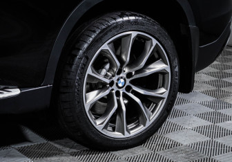 Подержанный автомобиль BMW X6 2017 года (15 фото)