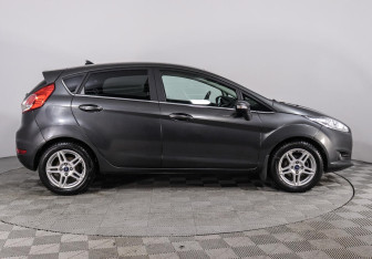 Подержанный автомобиль Ford Fiesta Hatchback 2018 года (4 фото)