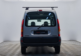 Подержанный автомобиль Renault Kangoo 2008 года (4 фото)