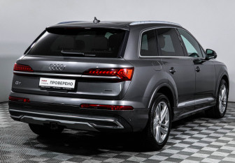 Подержанный автомобиль Audi Q7 2021 года (5 фото)