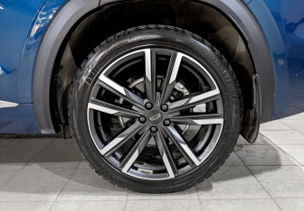 Подержанный автомобиль Geely Monjaro 2023 года (18 фото)