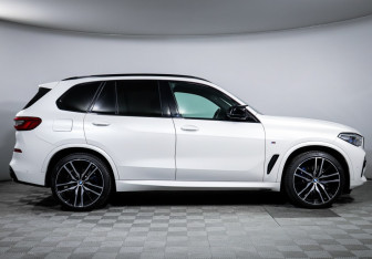 Подержанный автомобиль BMW X5 2019 года (4 фото)