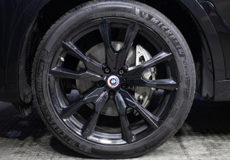 Подержанный автомобиль BMW X7 2023 года (33 фото)