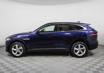 Подержанный автомобиль Jaguar F-Pace 2016 года (8 фото)