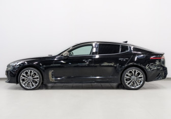 Подержанный автомобиль Kia Stinger 2018 года (8 фото)