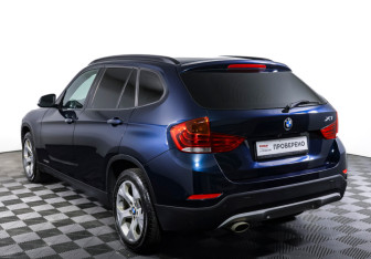 Подержанный автомобиль BMW X1 2014 года (7 фото)