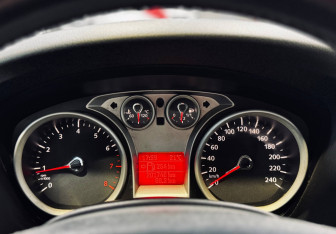 Подержанный автомобиль Ford Focus Wagon 2011 года (11 фото)