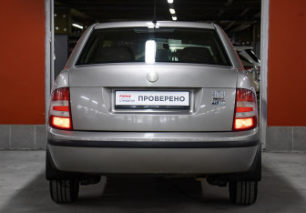 Подержанный автомобиль Skoda Fabia Sedan 2007 года (6 фото)