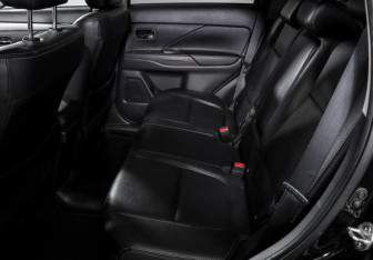 Подержанный автомобиль Mitsubishi Outlander 2015 года (10 фото)