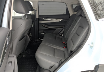 Подержанный автомобиль Exeed LX 2023 года (12 фото)