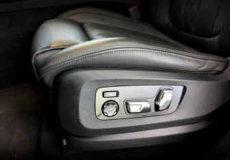Подержанный автомобиль BMW X6 2023 года (21 фото)