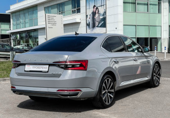 Подержанный автомобиль Skoda Superb Liftback 2025 года (5 фото)