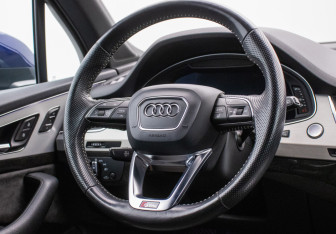 Подержанный автомобиль Audi Q7 2018 года (15 фото)