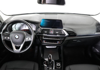 Подержанный автомобиль BMW X3 2020 года (11 фото)