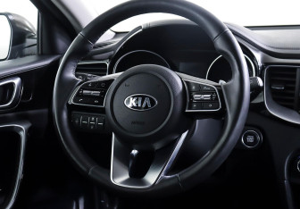 Подержанный автомобиль Kia Ceed Hatchback 2020 года (13 фото)