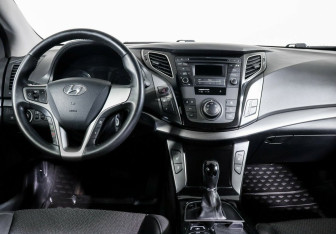 Подержанный автомобиль Hyundai i40 Sedan 2016 года (10 фото)