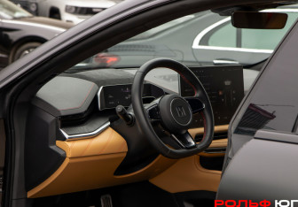 Подержанный автомобиль Zeekr 001 2023 года (11 фото)