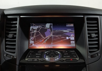 Подержанный автомобиль Infiniti QX70 2014 года (17 фото)